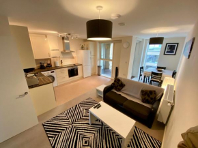 Cambridge Train Station luxury apartments sleeps 6 with parking